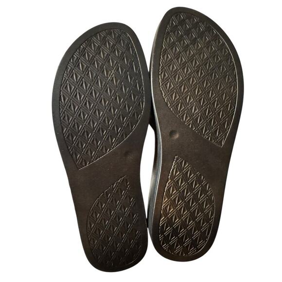 DONALD PLINER NEW Fifi Pewter Brocade Leather Thong Sandals 7.5 TINY FLAW - Picture 9 of 10